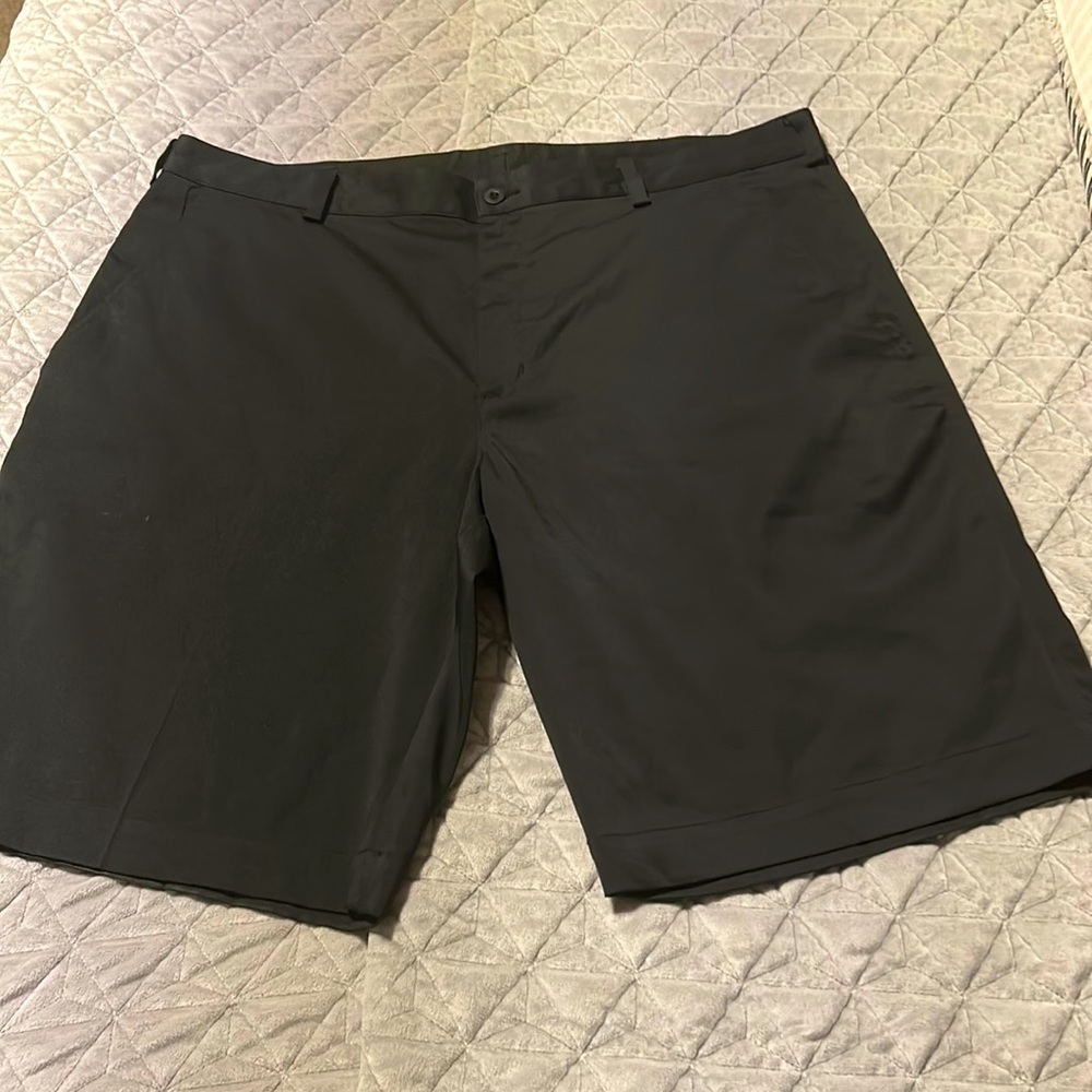 Men’s Size 38 Flat Front Nike Golf Shorts Black